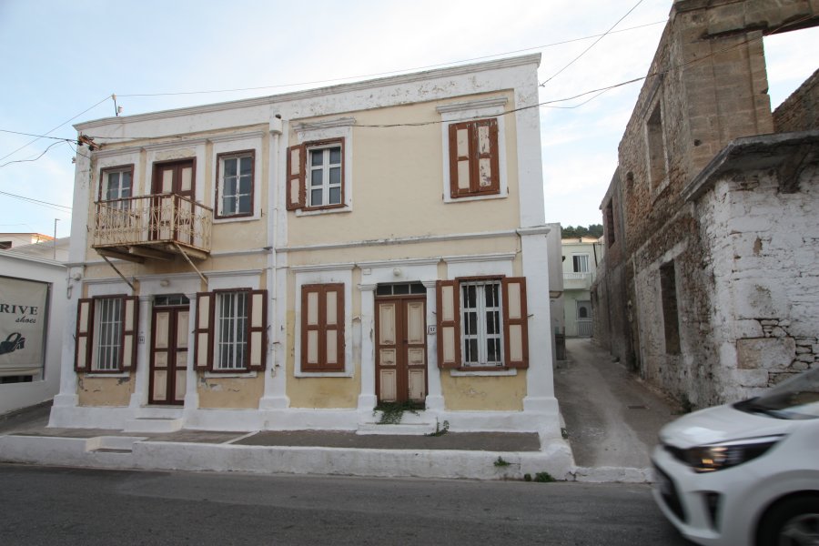 Traditional House in Paradisi in need of renovation